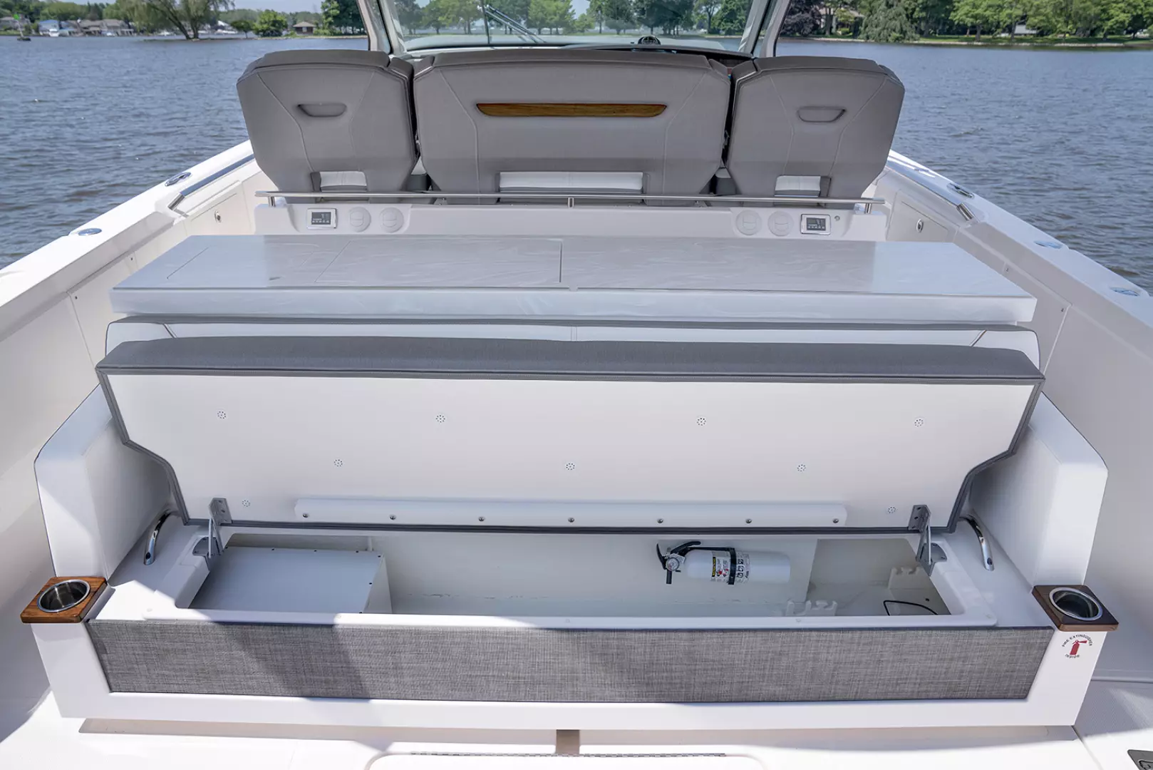 2021 Tiara Yachts 43LS - Image 20