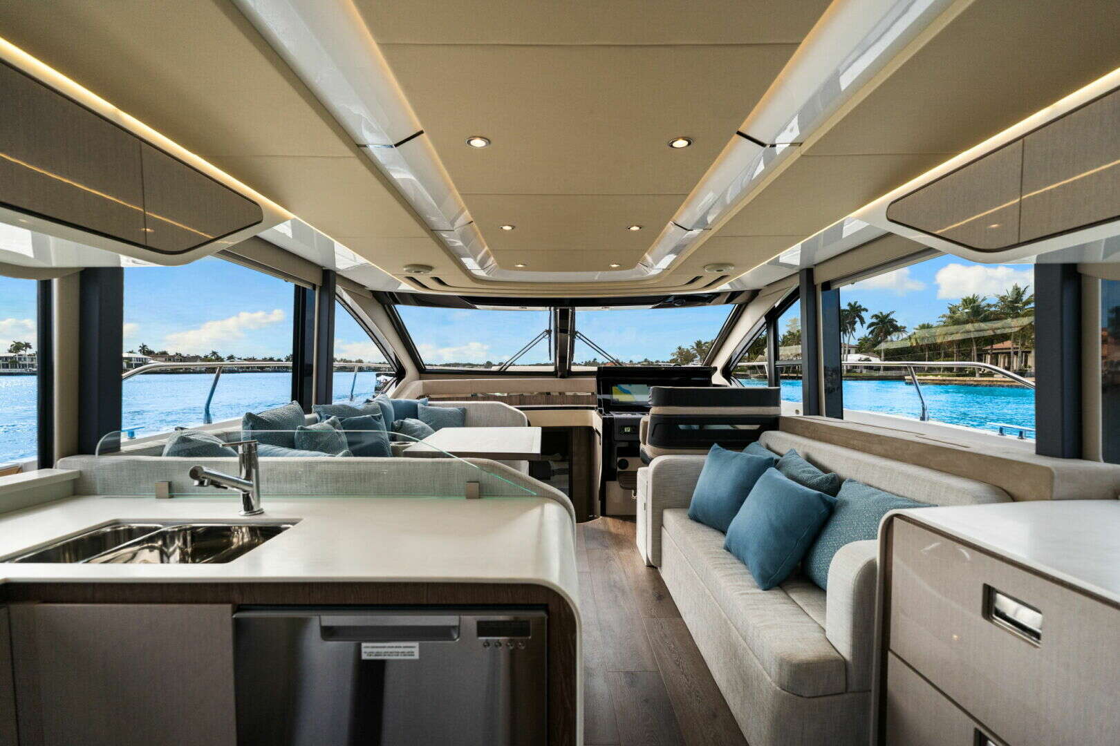 2026 Cruisers Yachts 57 FLY - Image 27