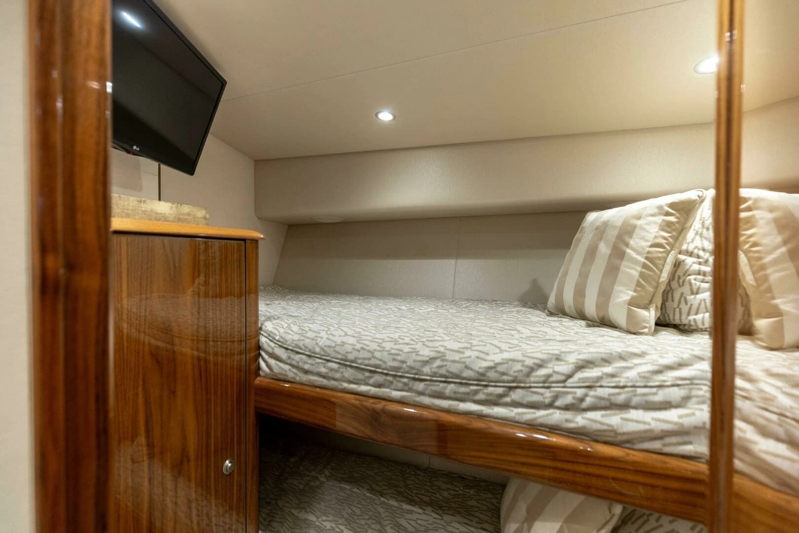 2020 Viking 62 Convertible - Image 24