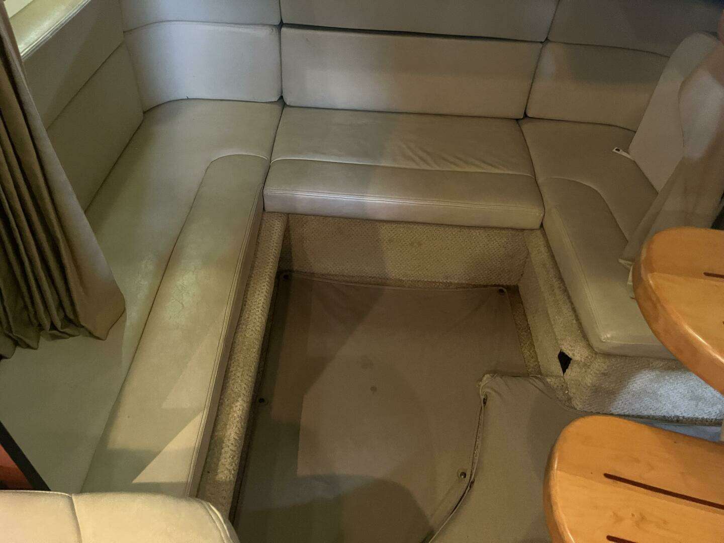 2005 Sea Ray 320 Sundancer - Image 22