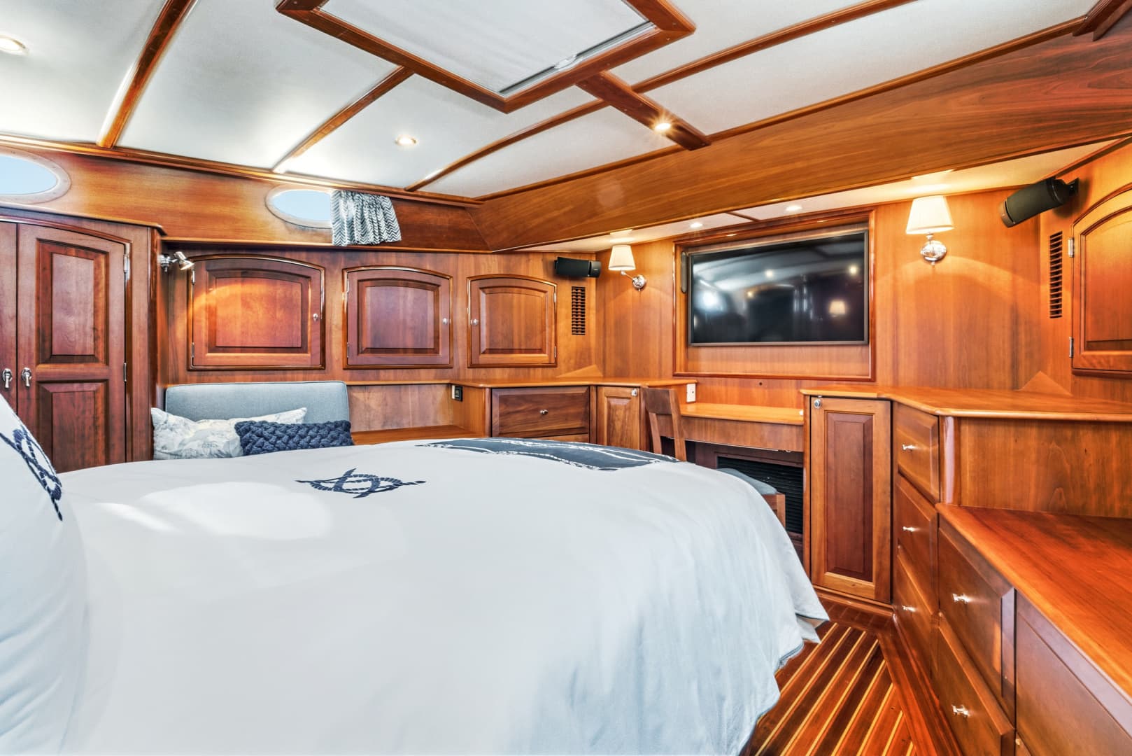 2007 Hinckley TALARIA 55MY - Image 71