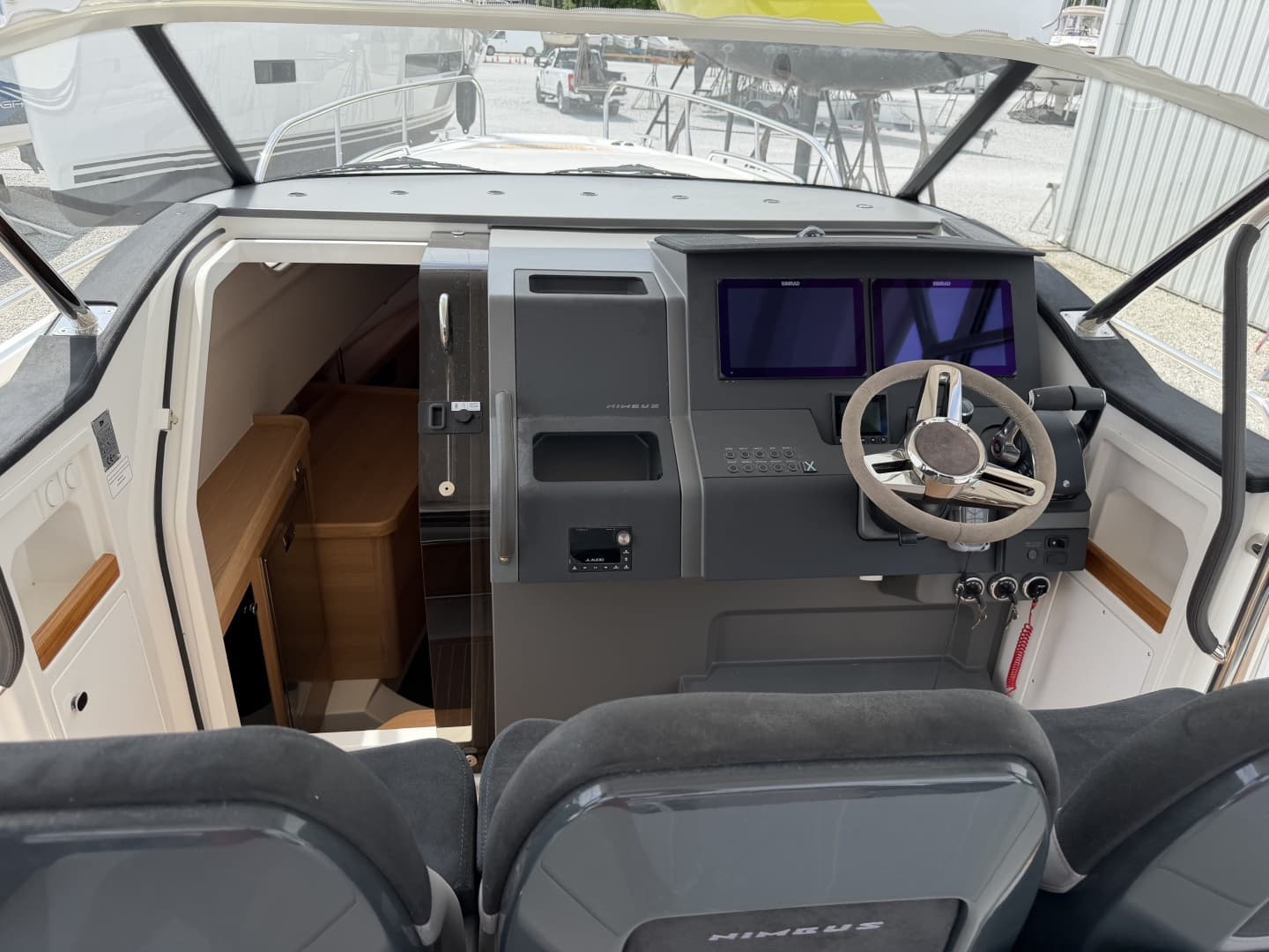 2025 Nimbus T11 - Image 14