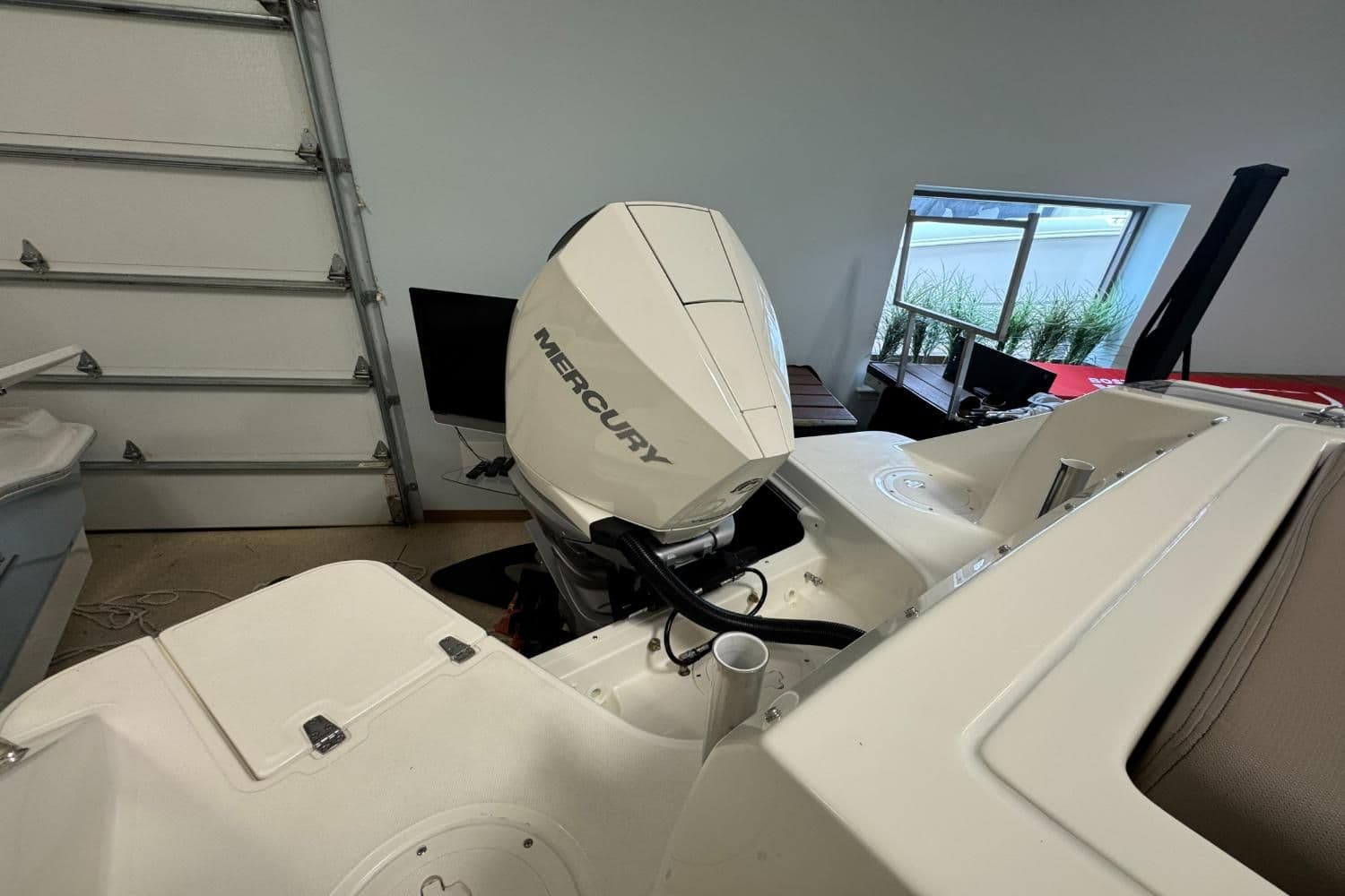 2026 Boston Whaler 240 Vantage - 6
