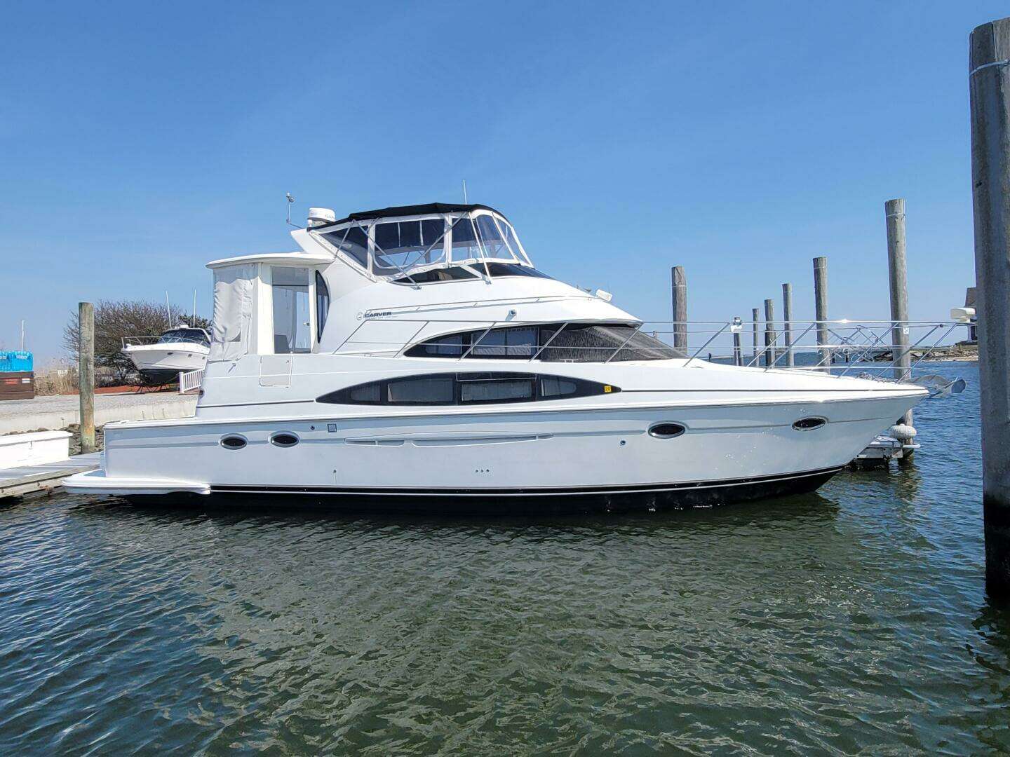 2002 Carver 444 Cockpit Motor Yacht - Image 5