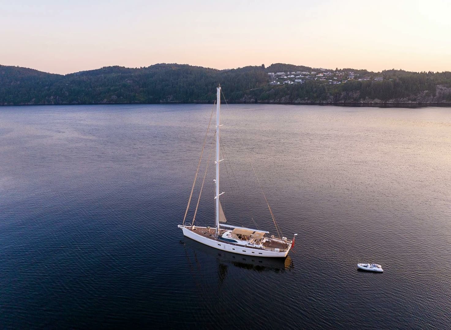 2014 Oyster Yachts Oyster 825 - Image 8