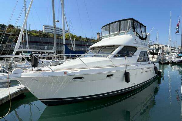 1996 Bayliner 3788 Command Bridge