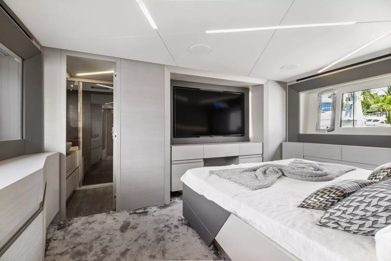 2020 Pershing 7X - Image 27