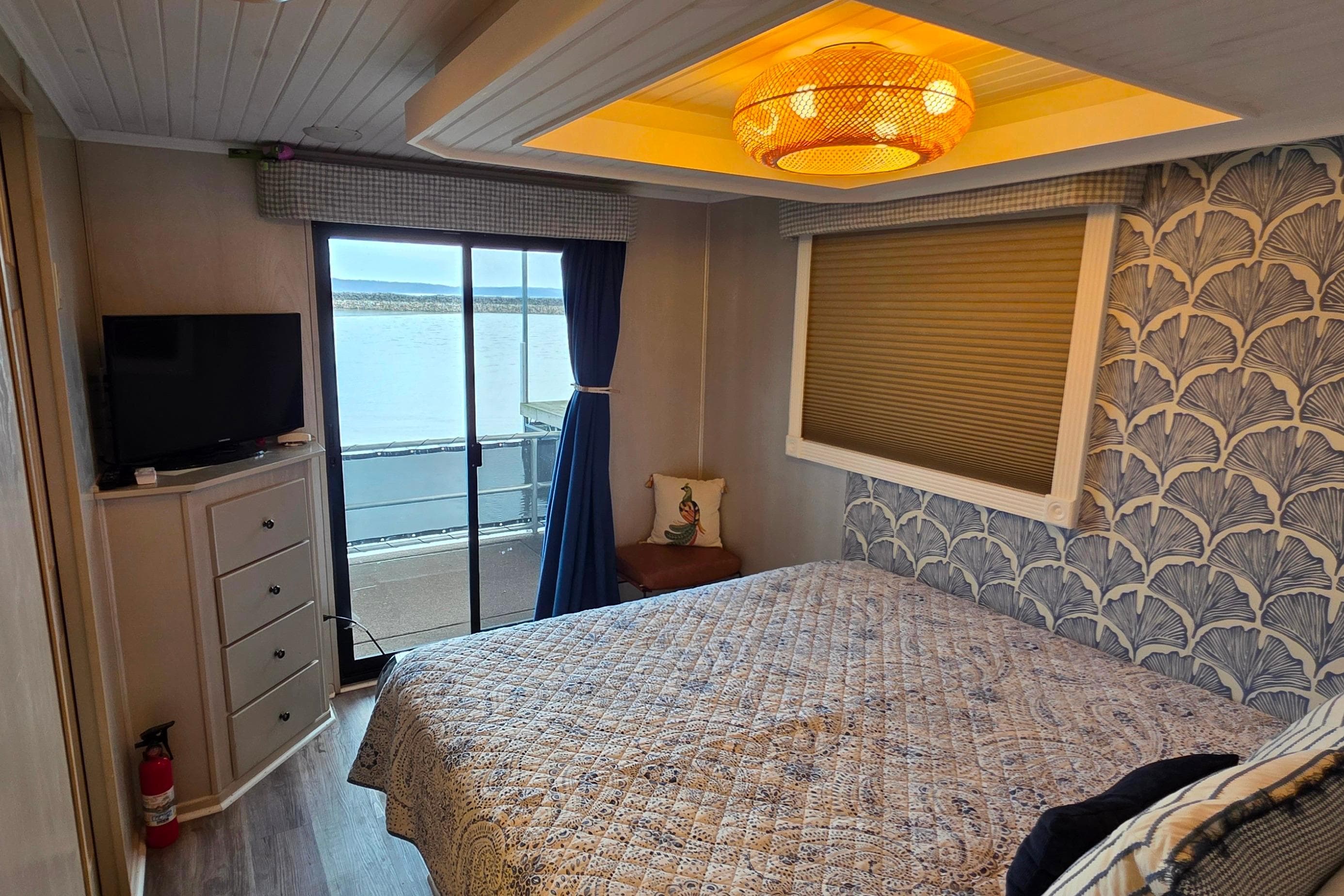 Cozy bedroom in 1999 Stardust Cruisers 16x60 houseboat with lake view.