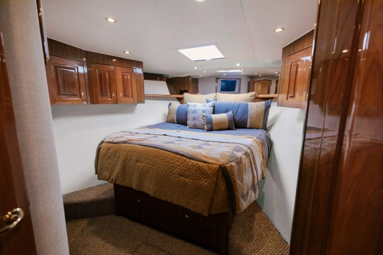 2006 Viking 74 Enclosed Bridge - Image 8