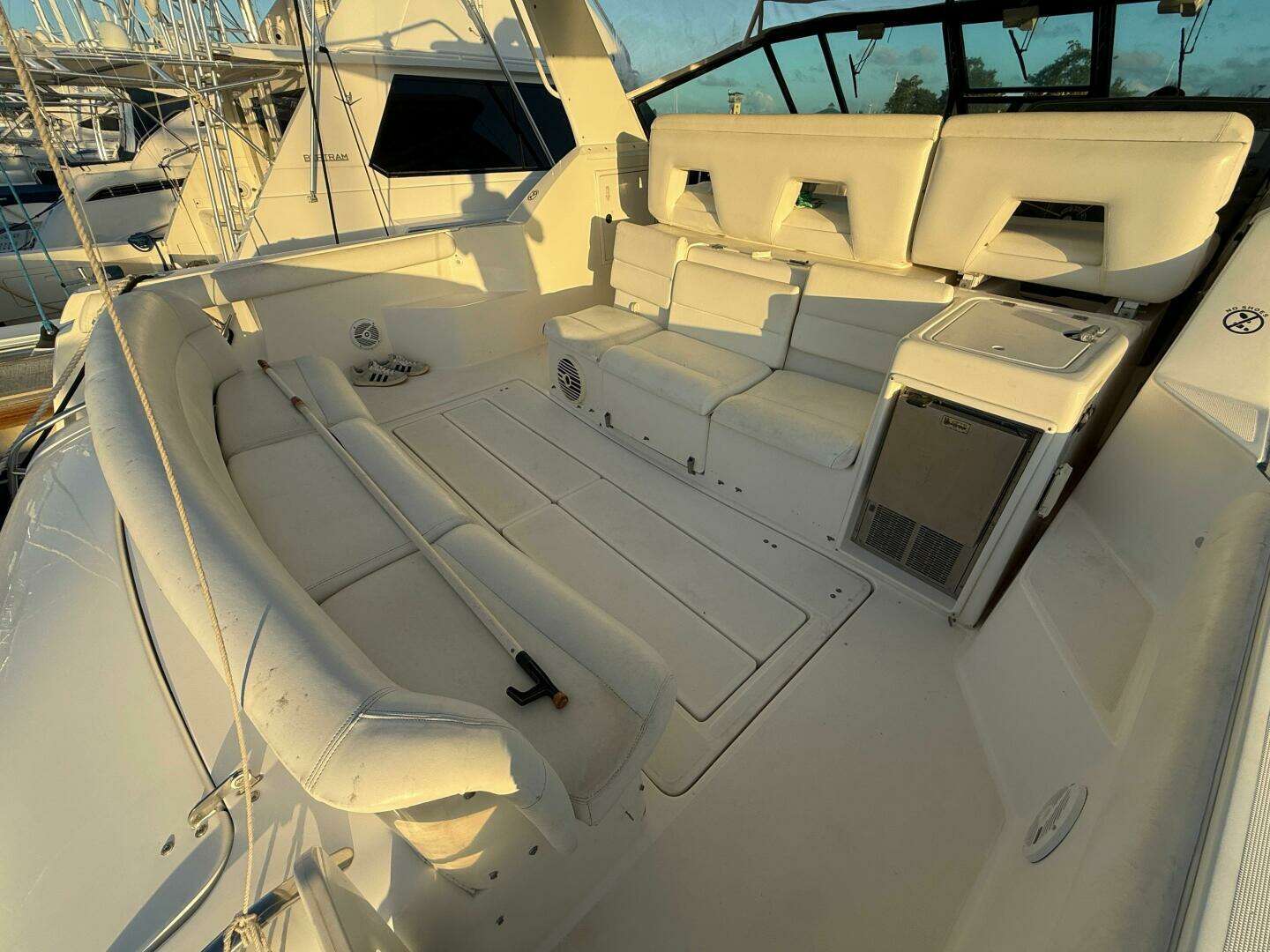 2002 Tiara Yachts 4000 Express - Image 6