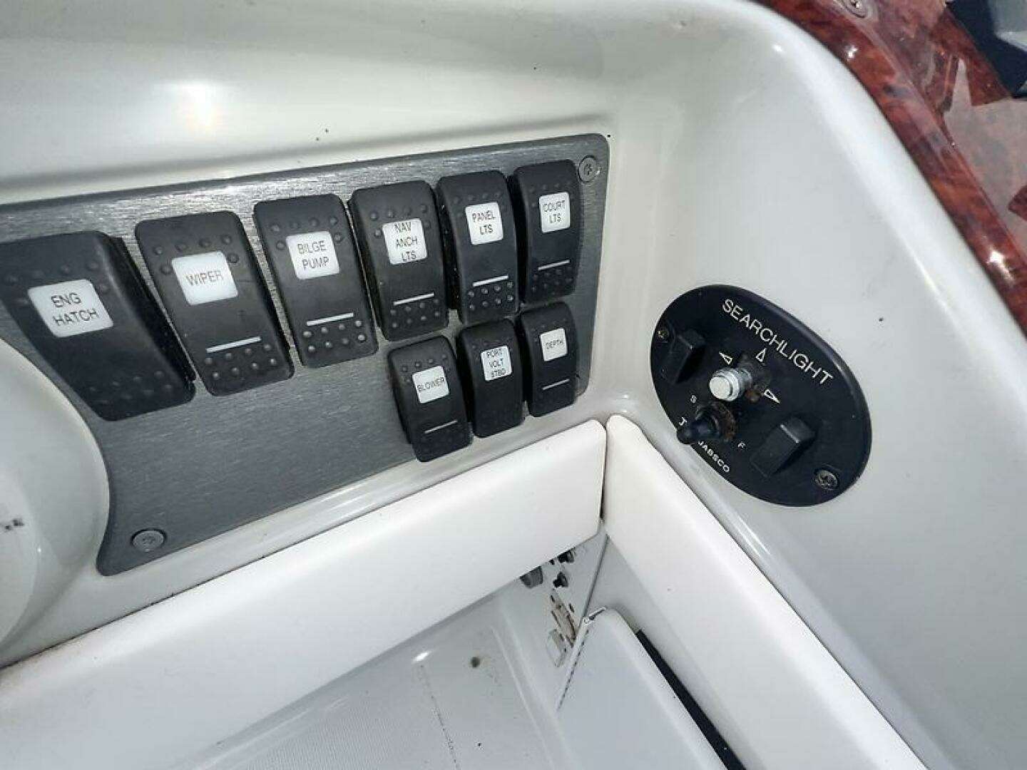 2005 Formula 330 Sun Sport - Image 14