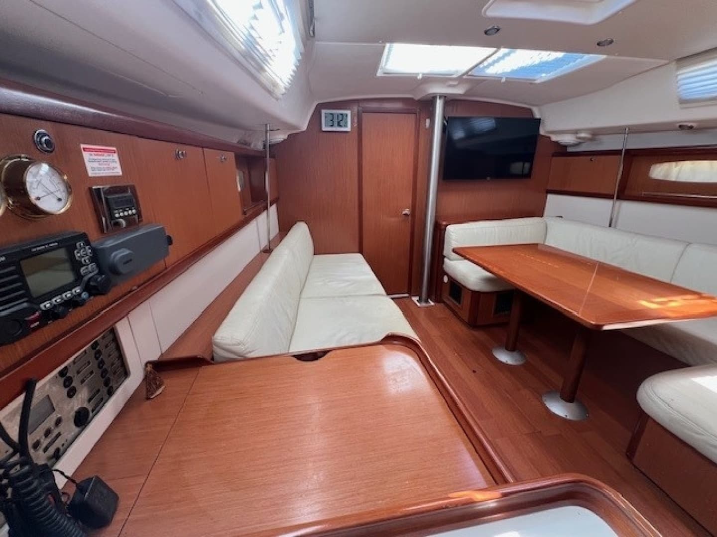 2009 Beneteau Oceanis 43 - Image 25