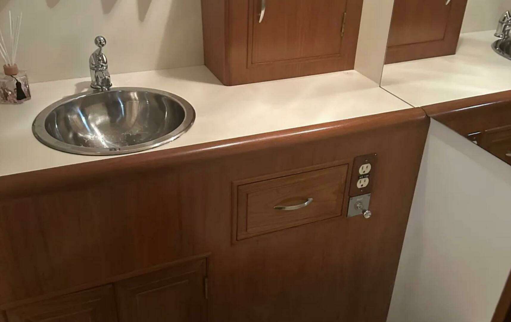 1988 Ocean Alexander 42 Aft Cabin - Image 11