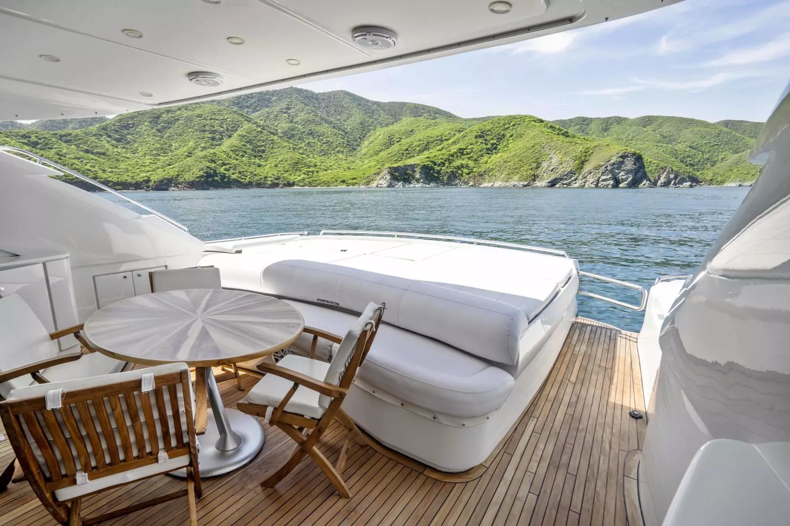 2005 Pershing 76 Motor Yacht - Image 2