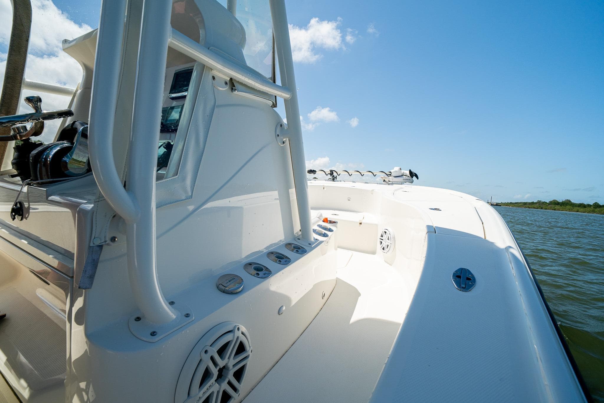 2018 SeaVee 270Z boat on water, showcasing sleek design and modern features.