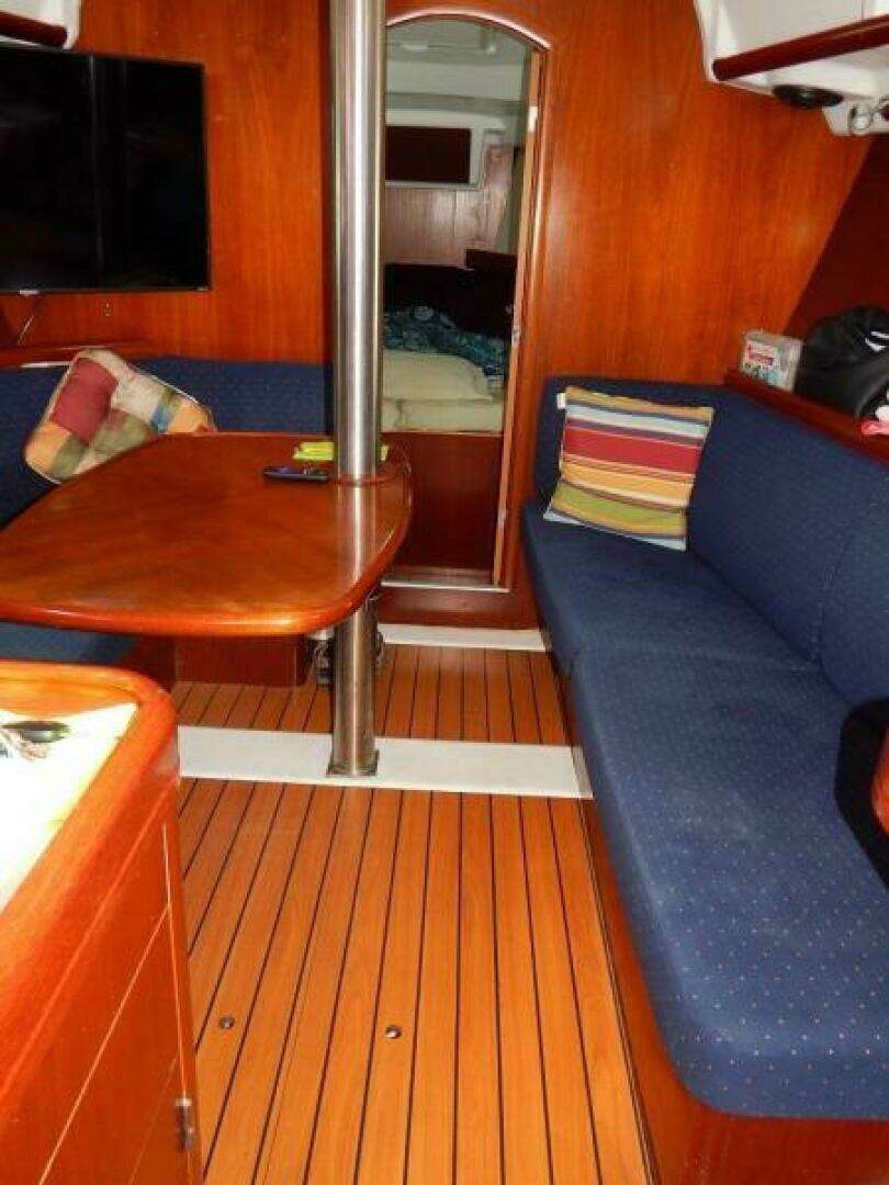 2004 Beneteau 373 - Image 4