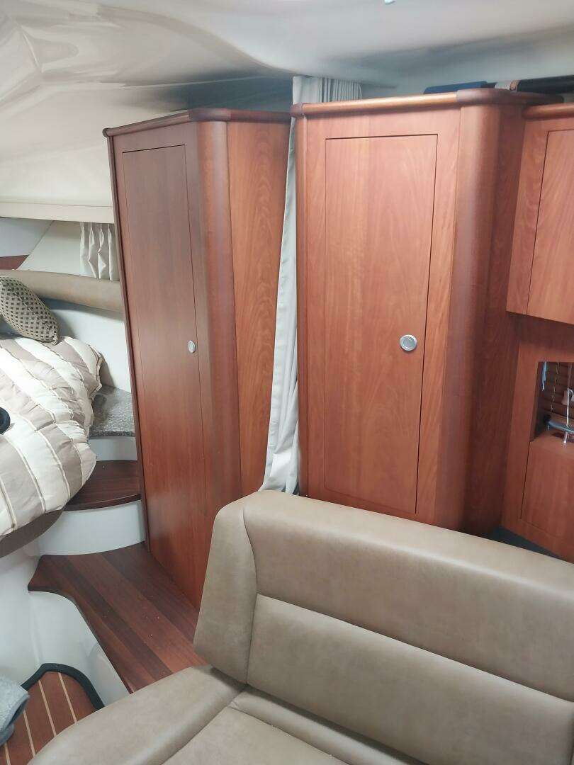 2011 Monterey 340 Sport Yacht - Image 13