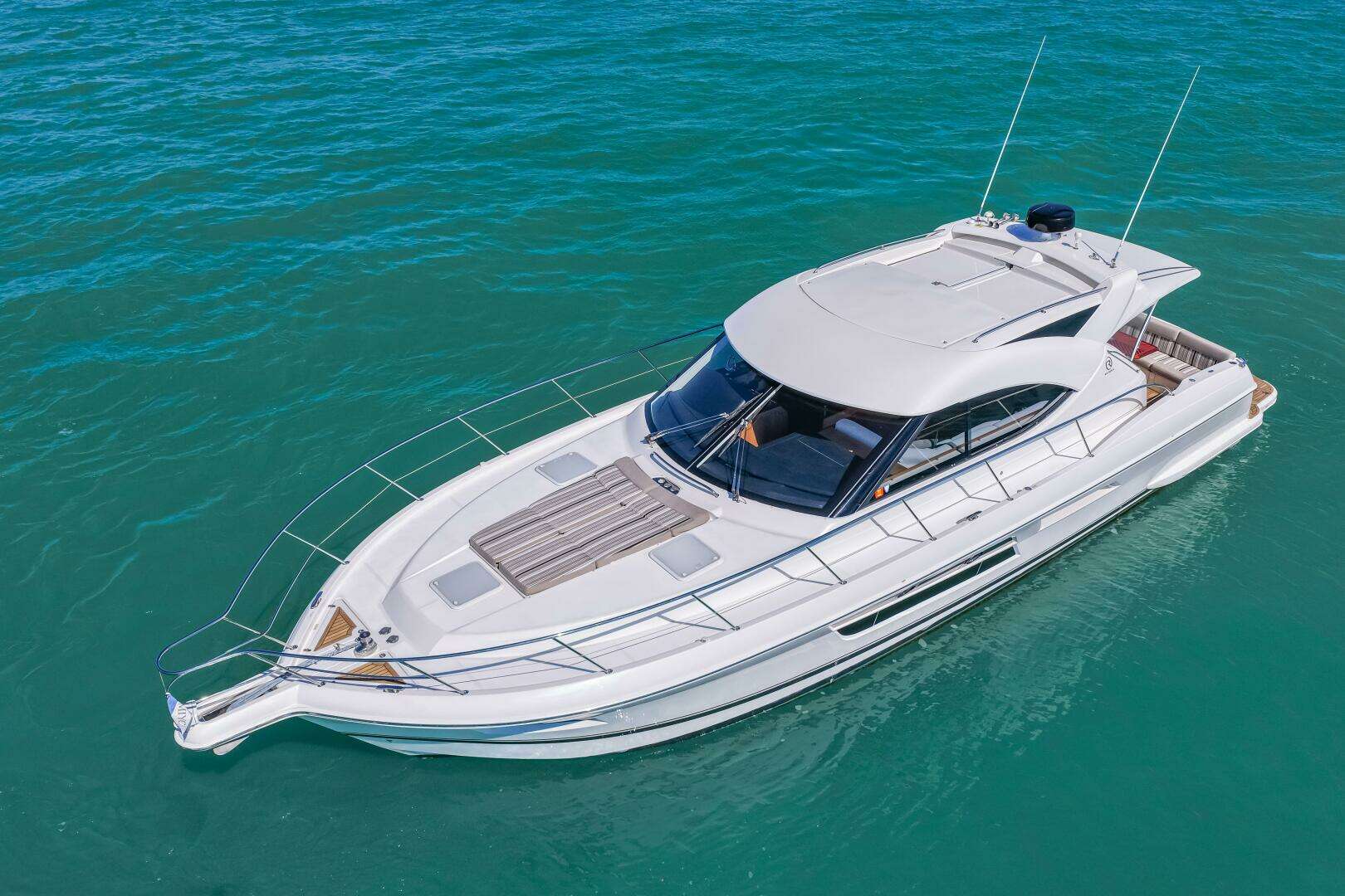 2016 Riviera 5000 Sport Yacht - Image 12