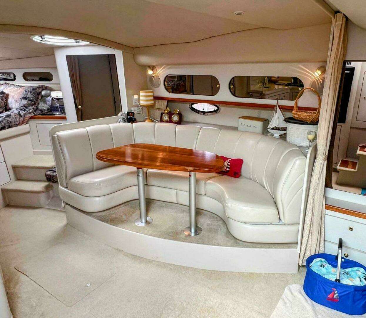1998 Cruisers Yachts 3575 Esprit - Image 19