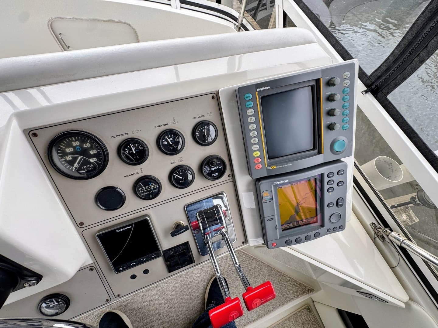 1999 Carver 406 Aft Cabin Motor Yacht - Image 20