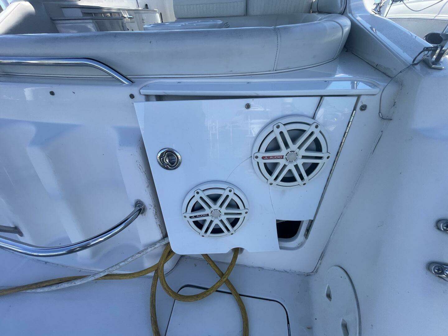 2005 Monterey 322 Cruiser - Image 7