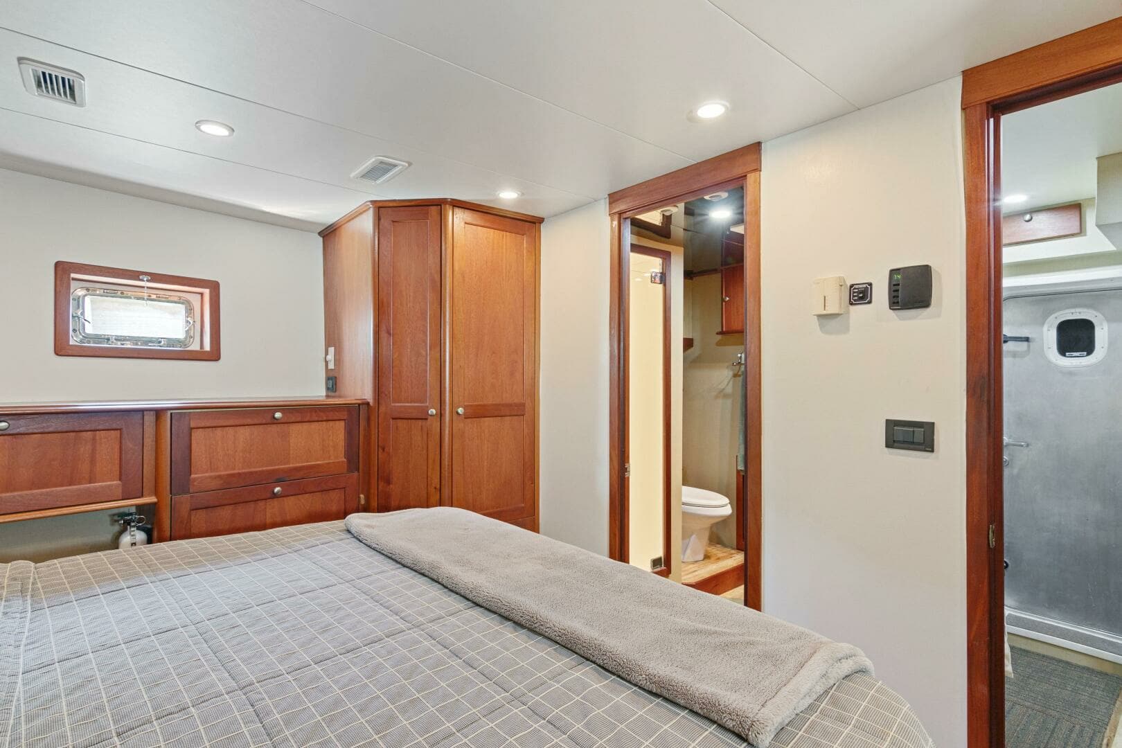 2004 Northern Marine 5700 Expedition - Image 23