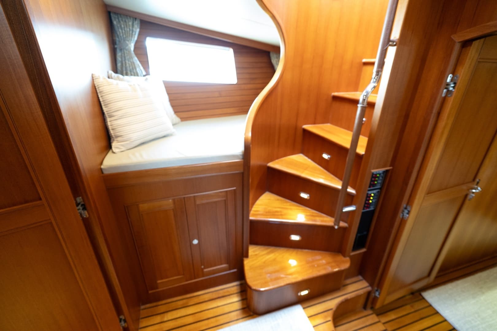 2015 Marlow Explorer 49E - Image 33