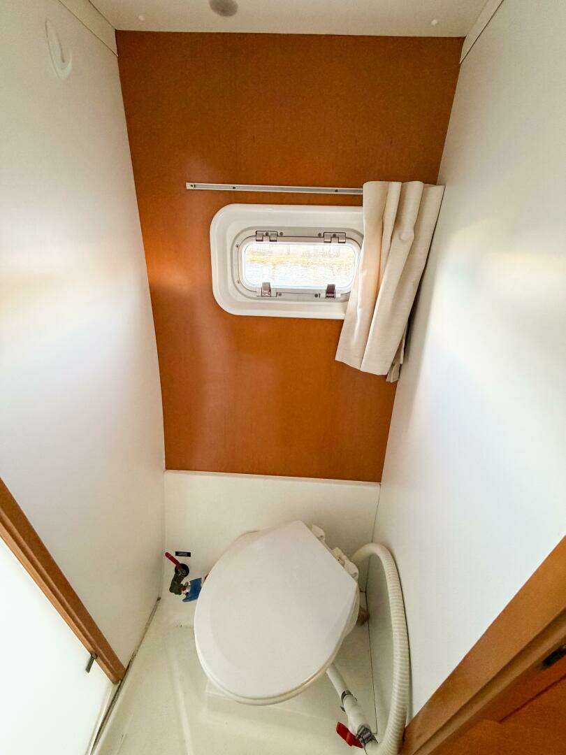 2005 Lagoon 380S - Image 50