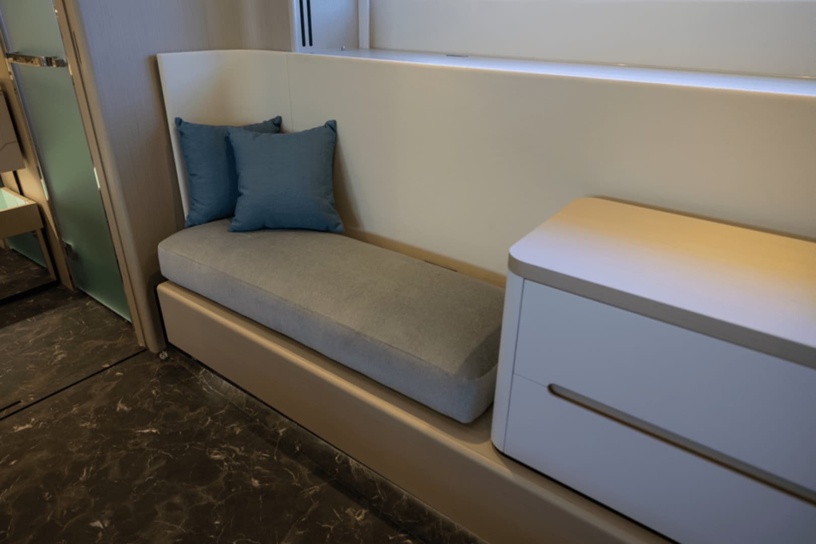 2025 Azimut Fly 68 - Image 33