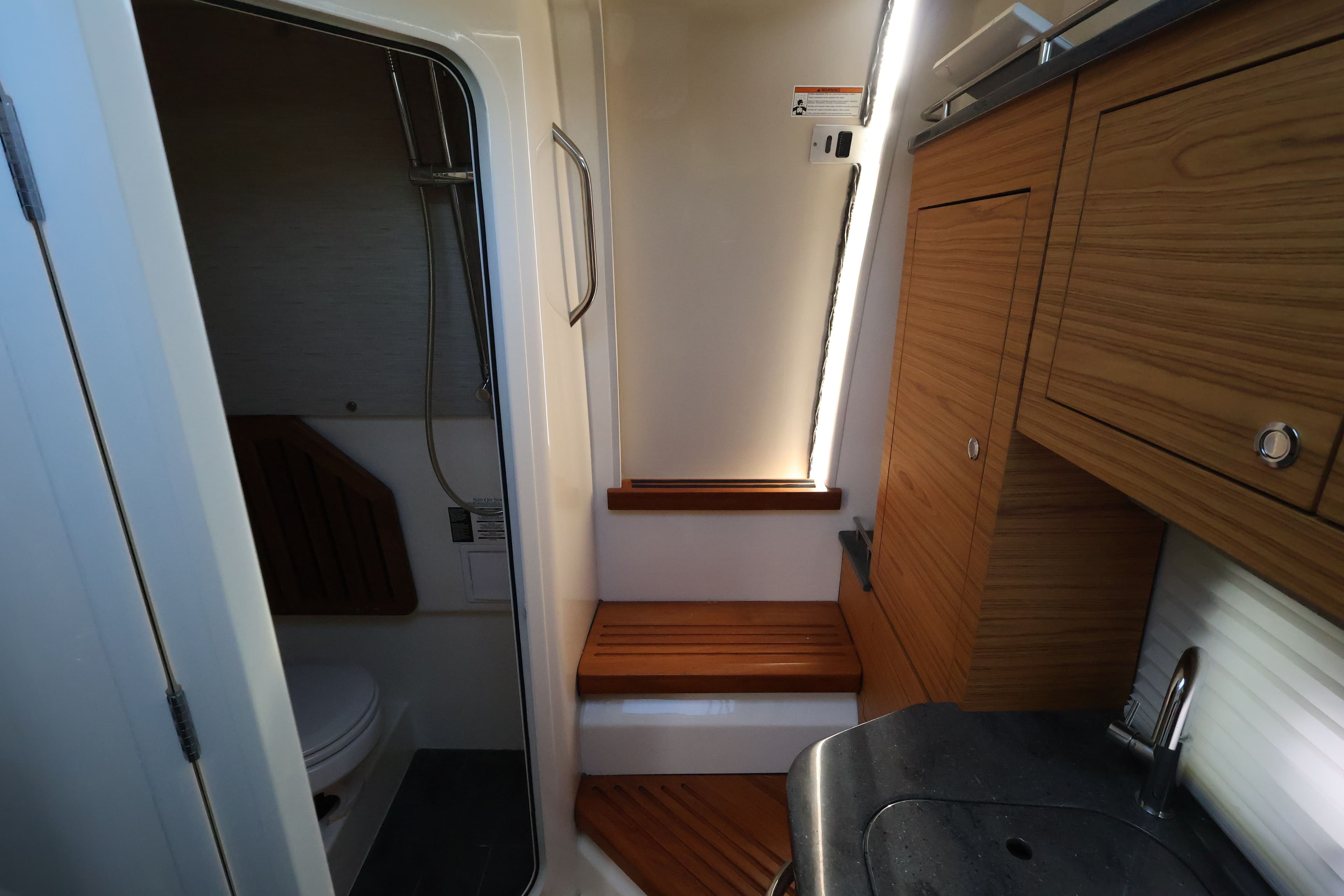 2019 Boston Whaler 380 Realm - 25