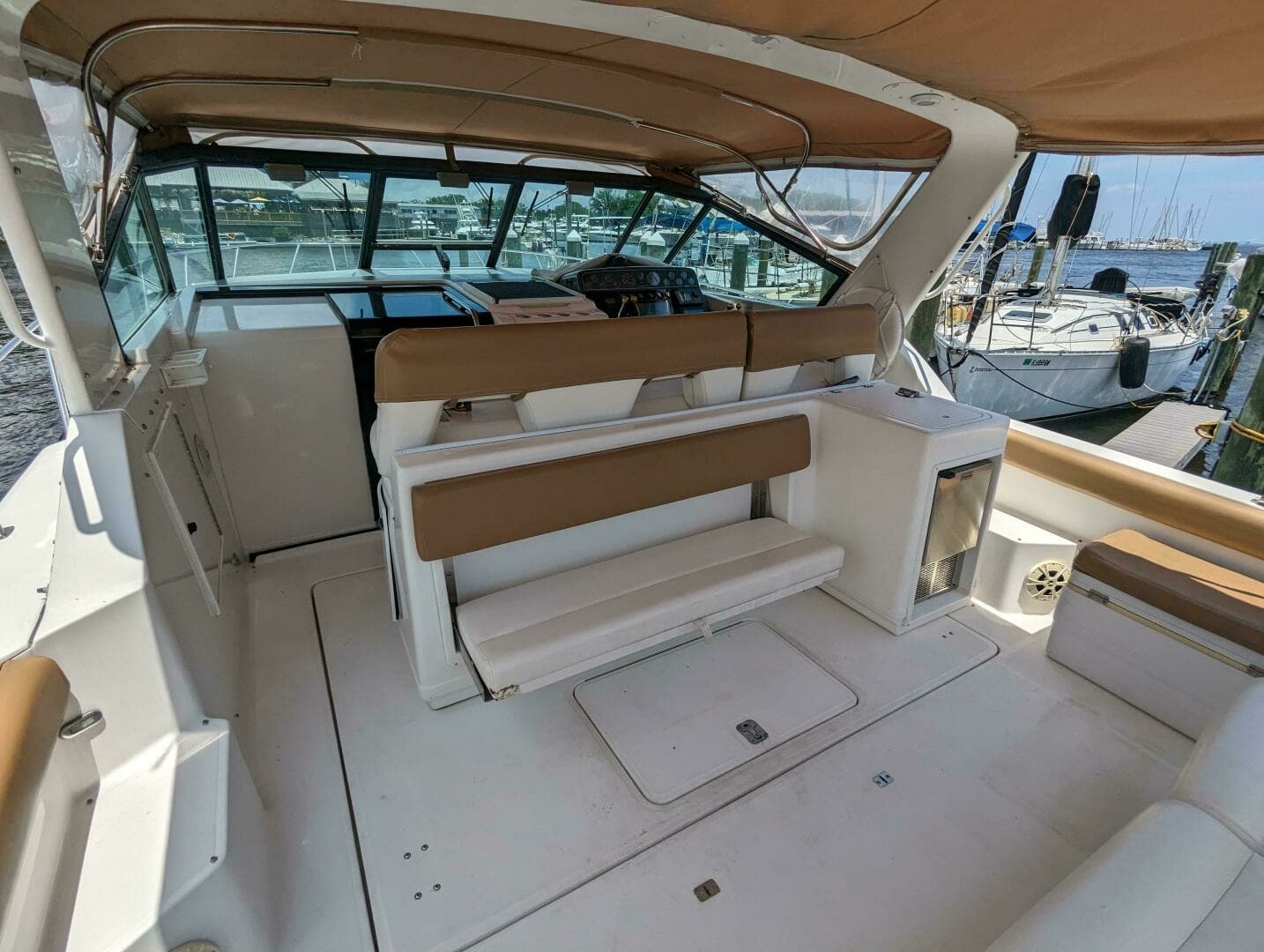 2000 Tiara Yachts 3500 Express - Image 10