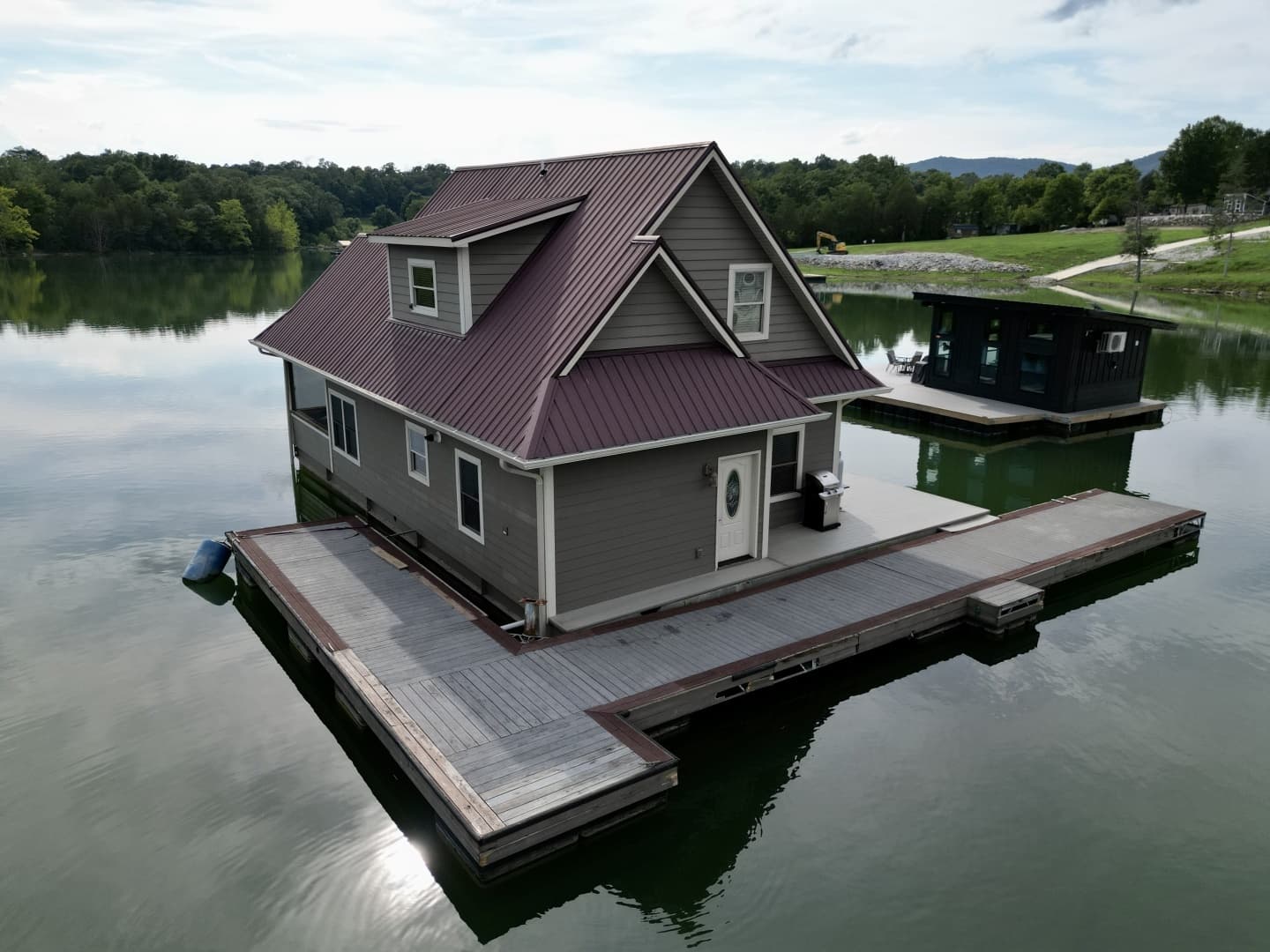 2010 Custom Floating Cabin - Approx 1340sqft - Image 12