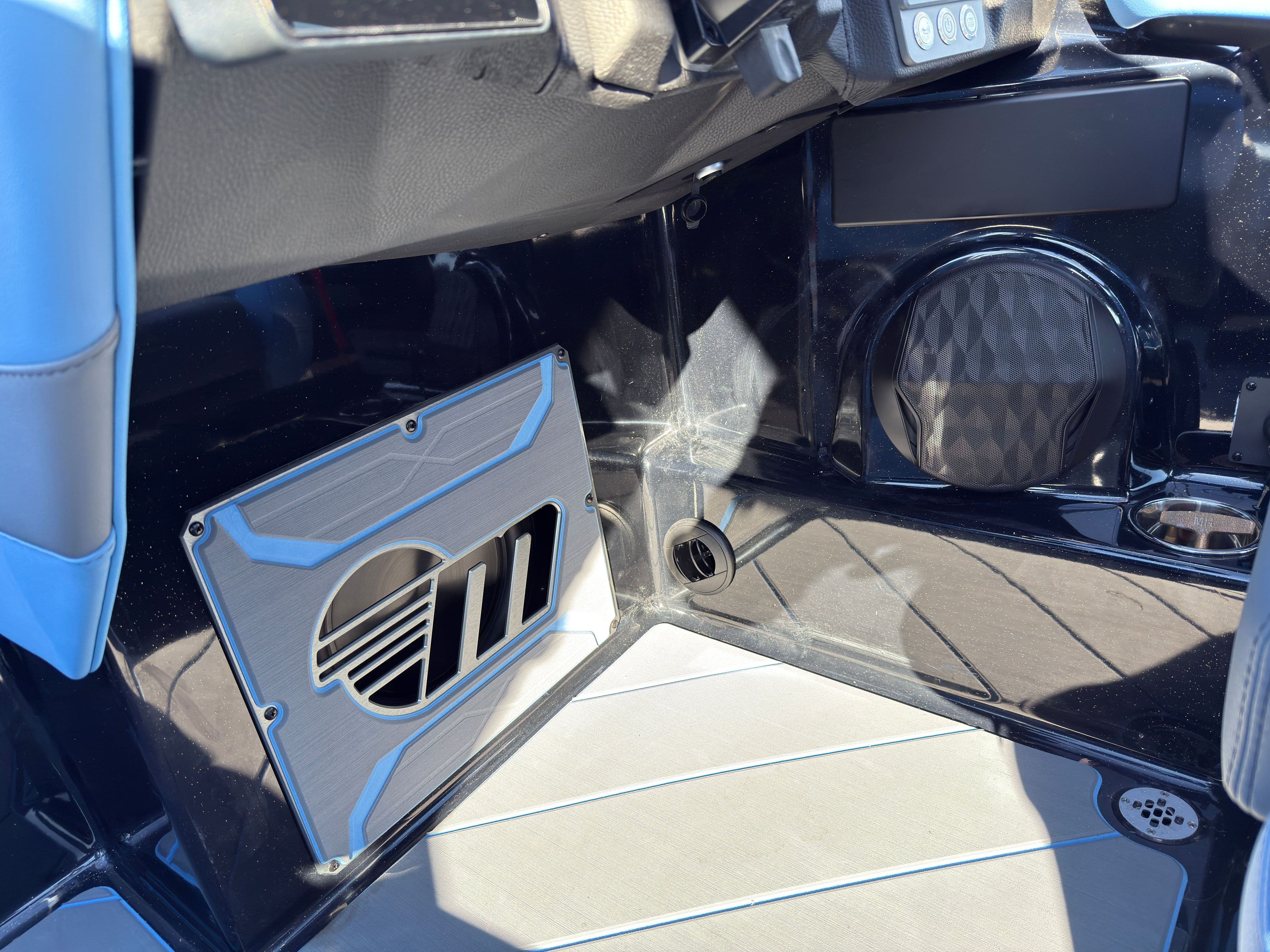 2026 MALIBU 23 LSV - Image 16