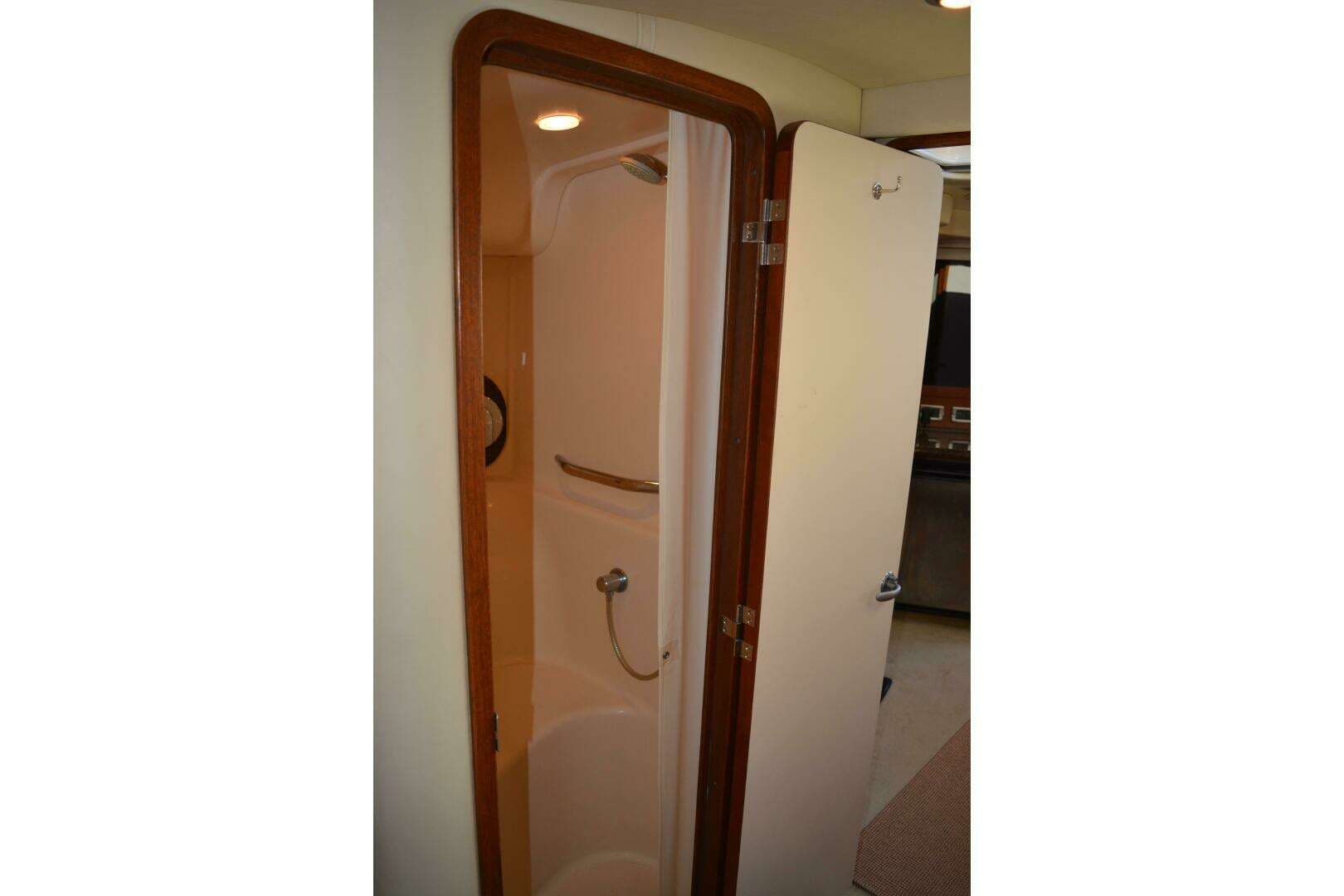 2007 Sea Ray 44 Sundancer - Image 86