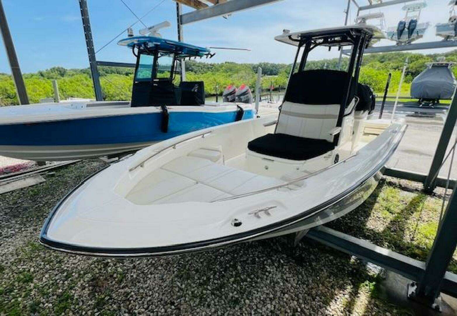 2023 Boston Whaler 250 Dauntless - Image 22