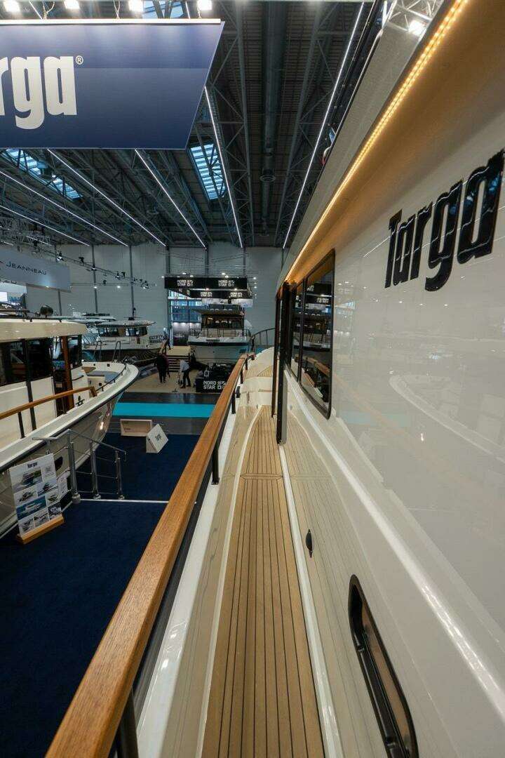 2028 Targa 46 - Image 29