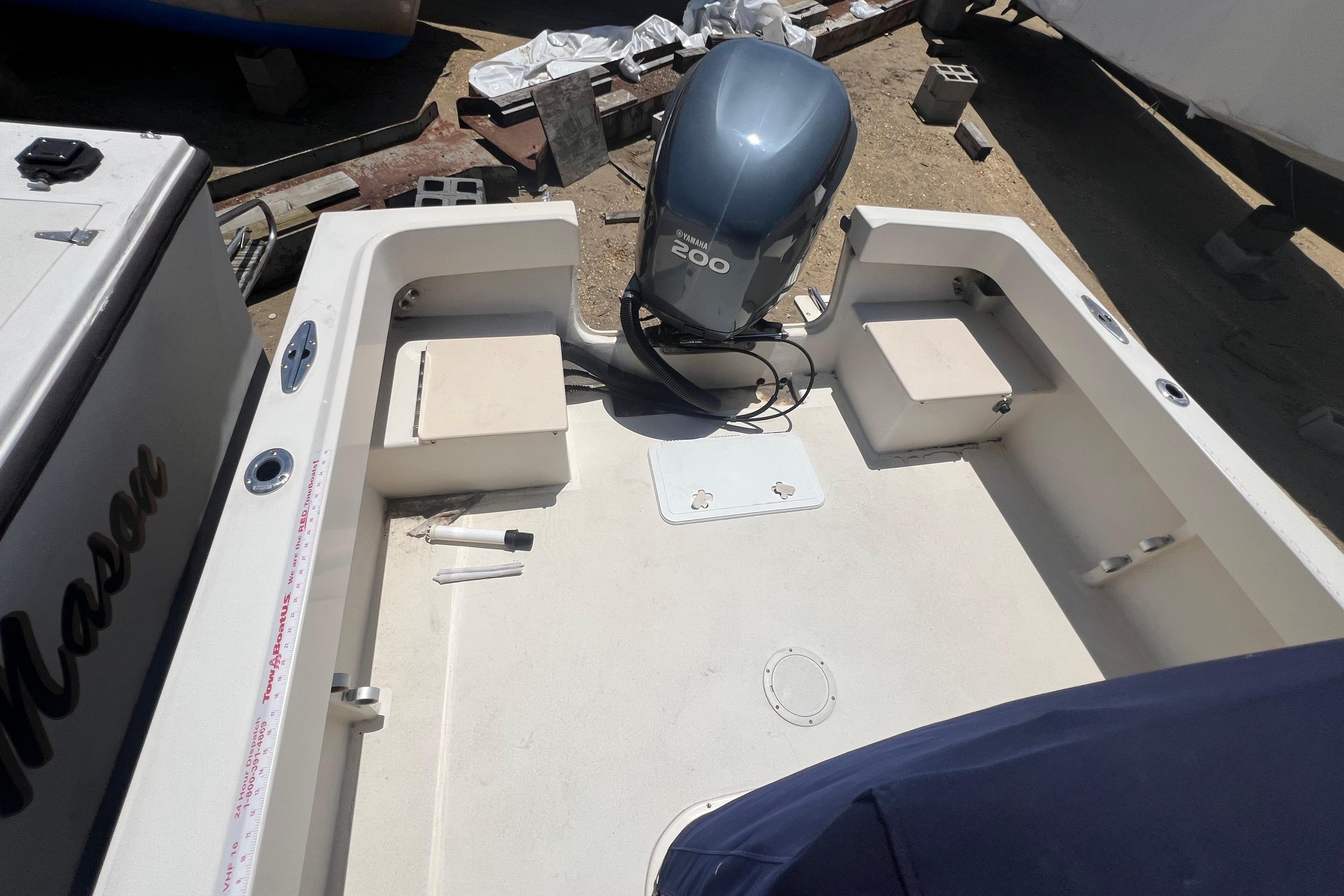 2004 Parker 2300 Special Edition boat interior with Yamaha 200 engine.