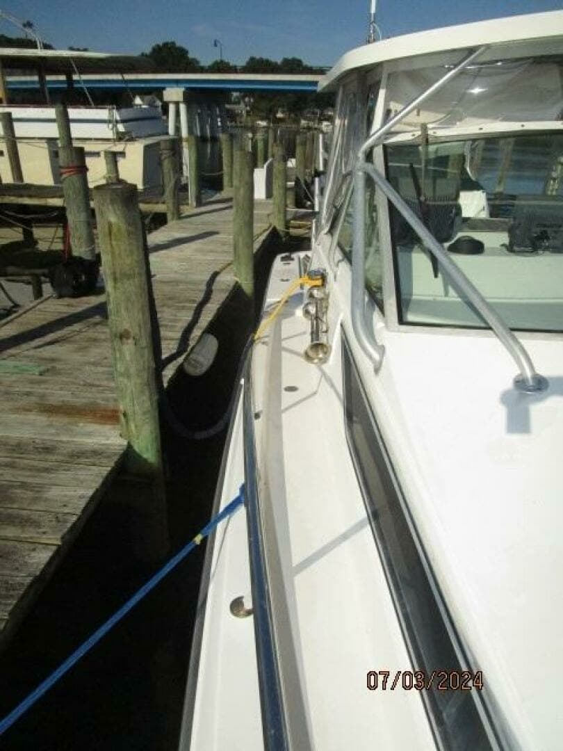 1996 Wellcraft 3300 Coastal - Image 18