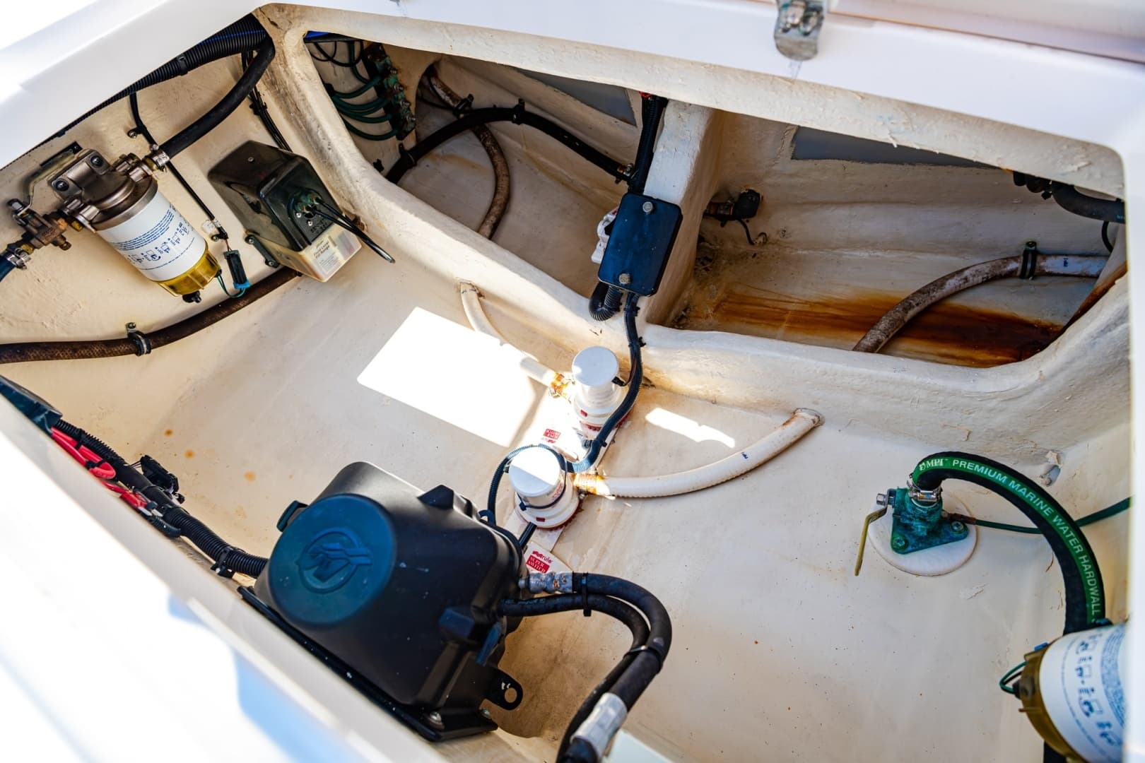 2018 Intrepid 327 - Image 32
