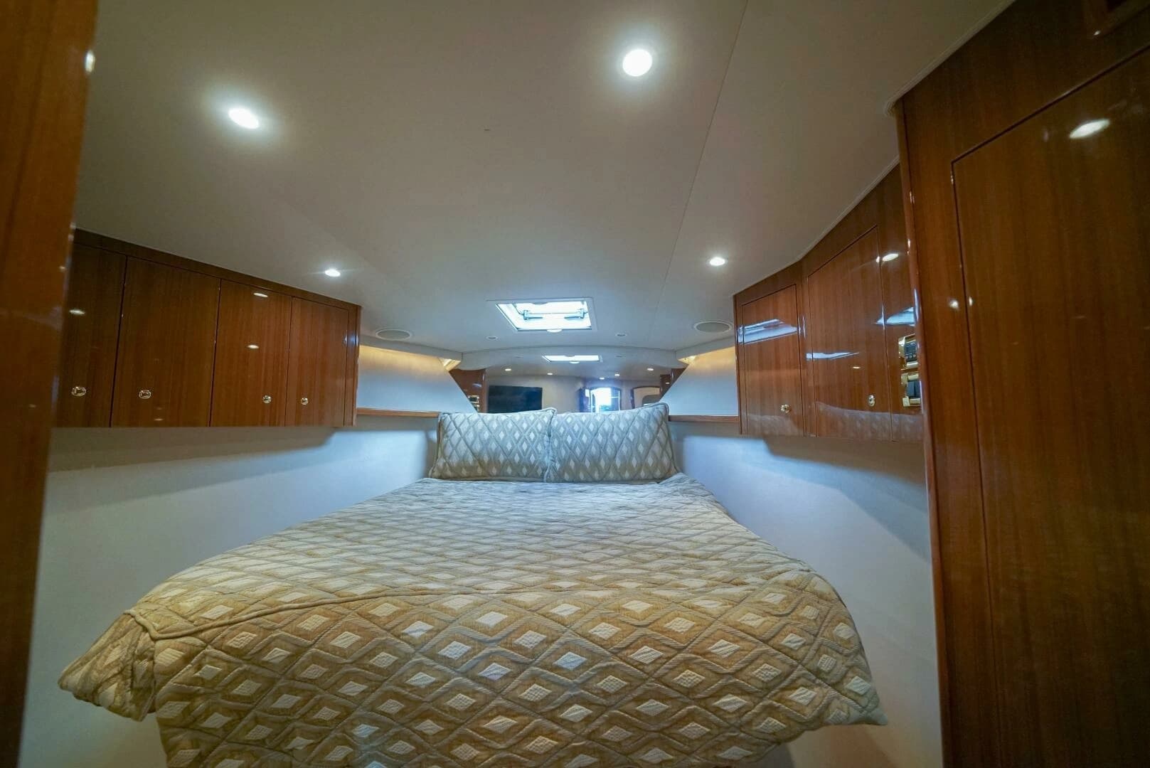 2007 Viking 45 Convertible - Image 11