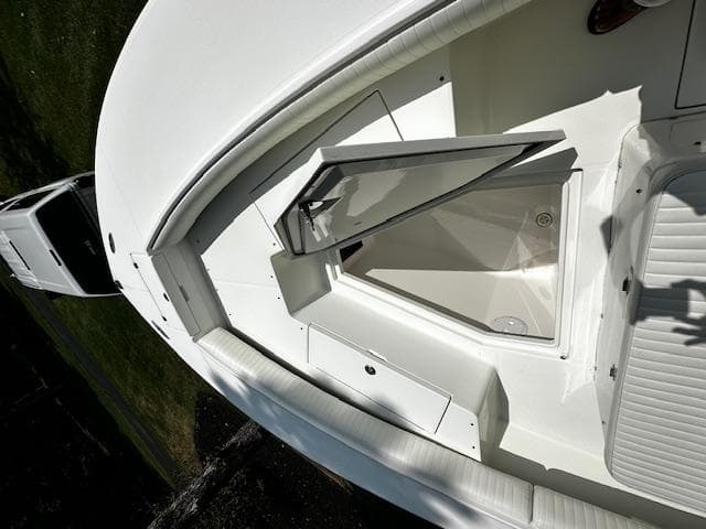 Overhead view of 2008 Regulator 29 Forward Seating boat with open storage compartment.