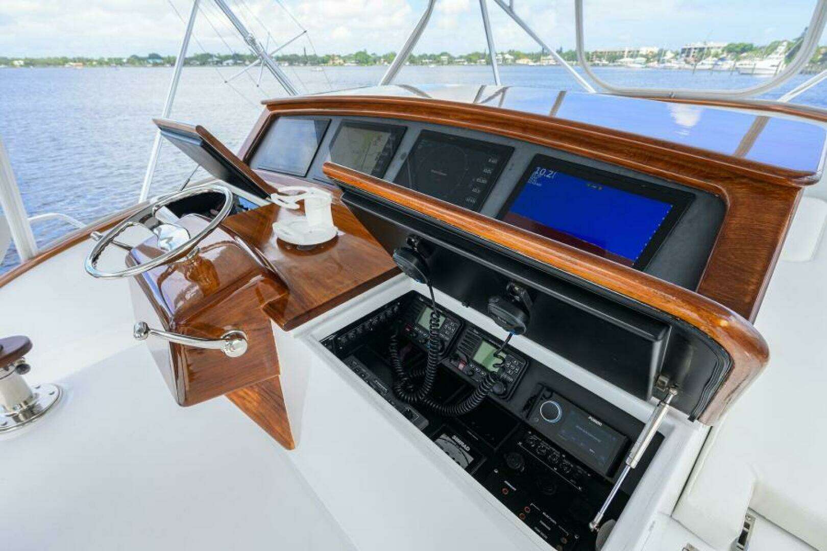 2004 Merritt 72 Convertible - Image 35