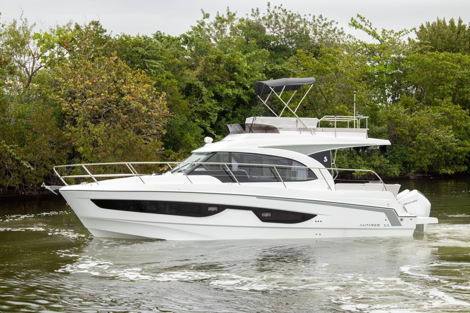 2026 Beneteau Antares 11 - Image 35