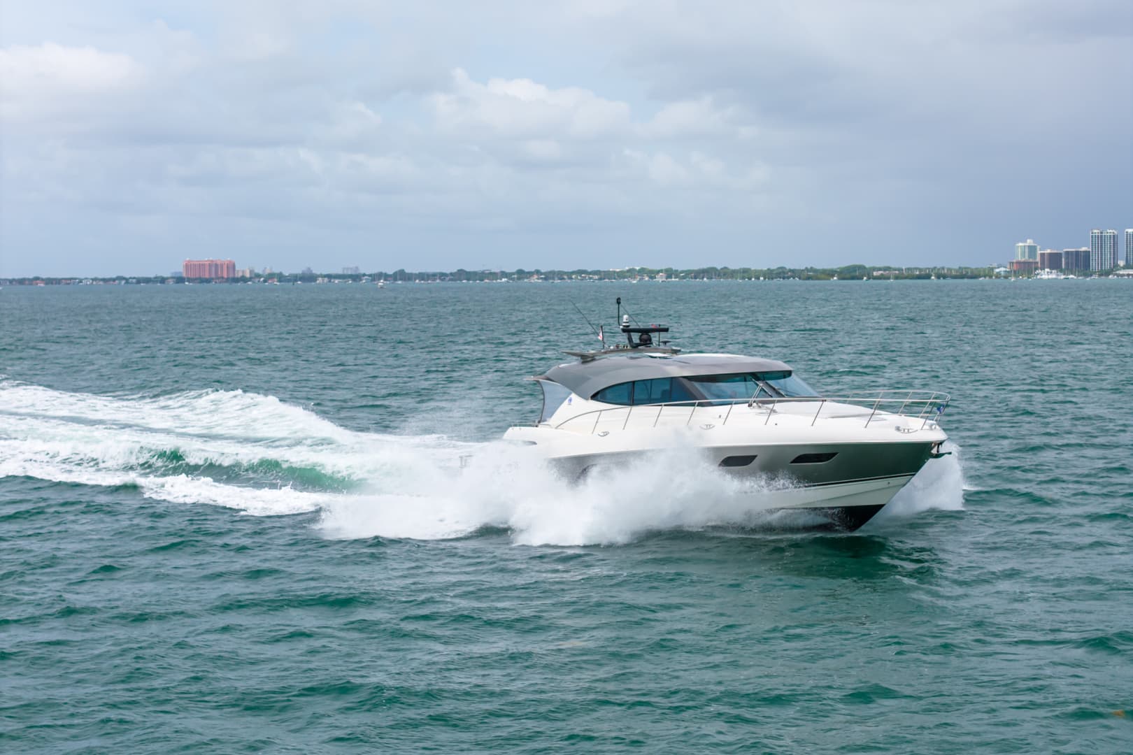 2024 Riviera 6000 SPORT YACHT - Image 21