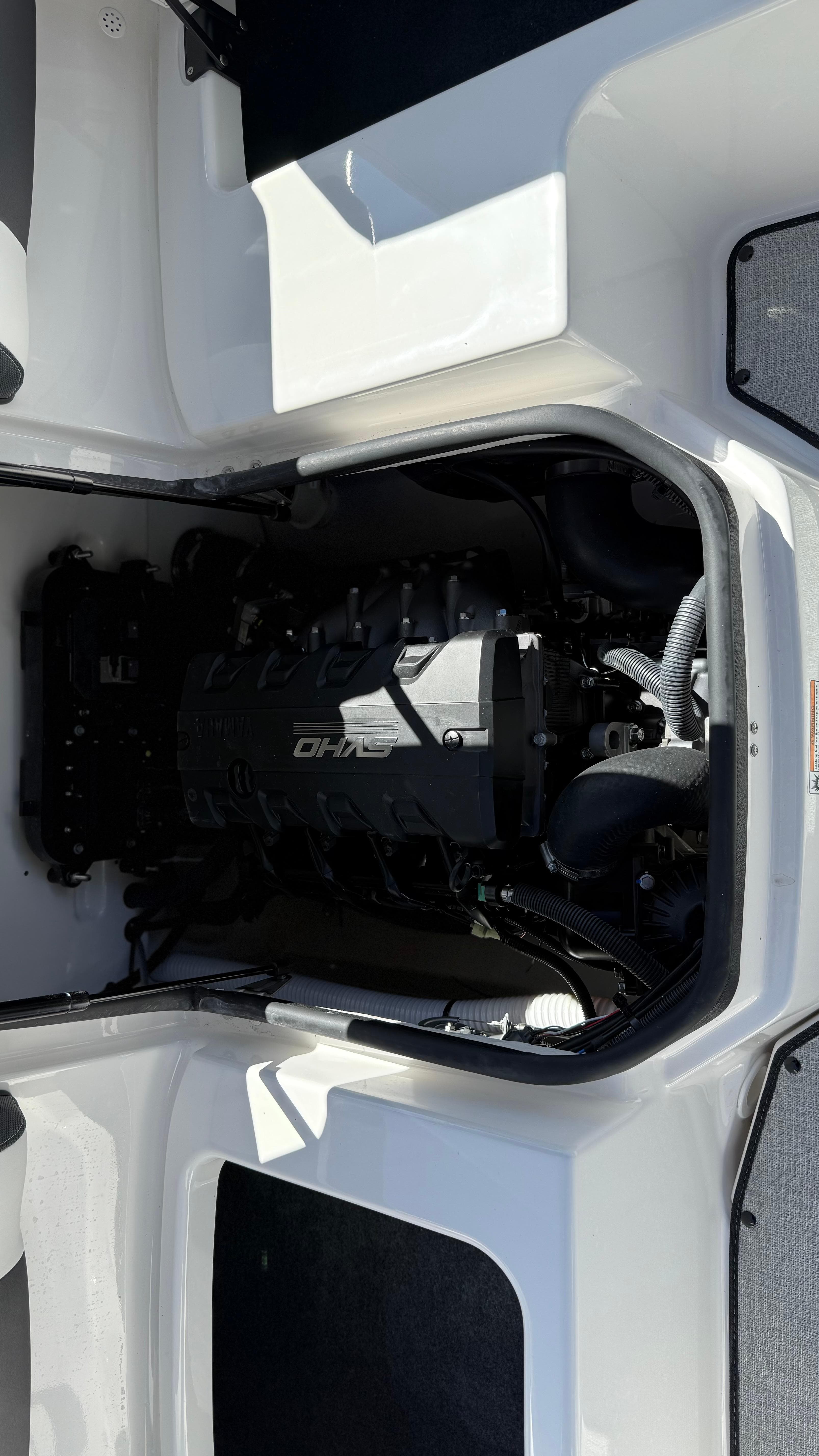 2025 Yamaha Boats AR195 - 41