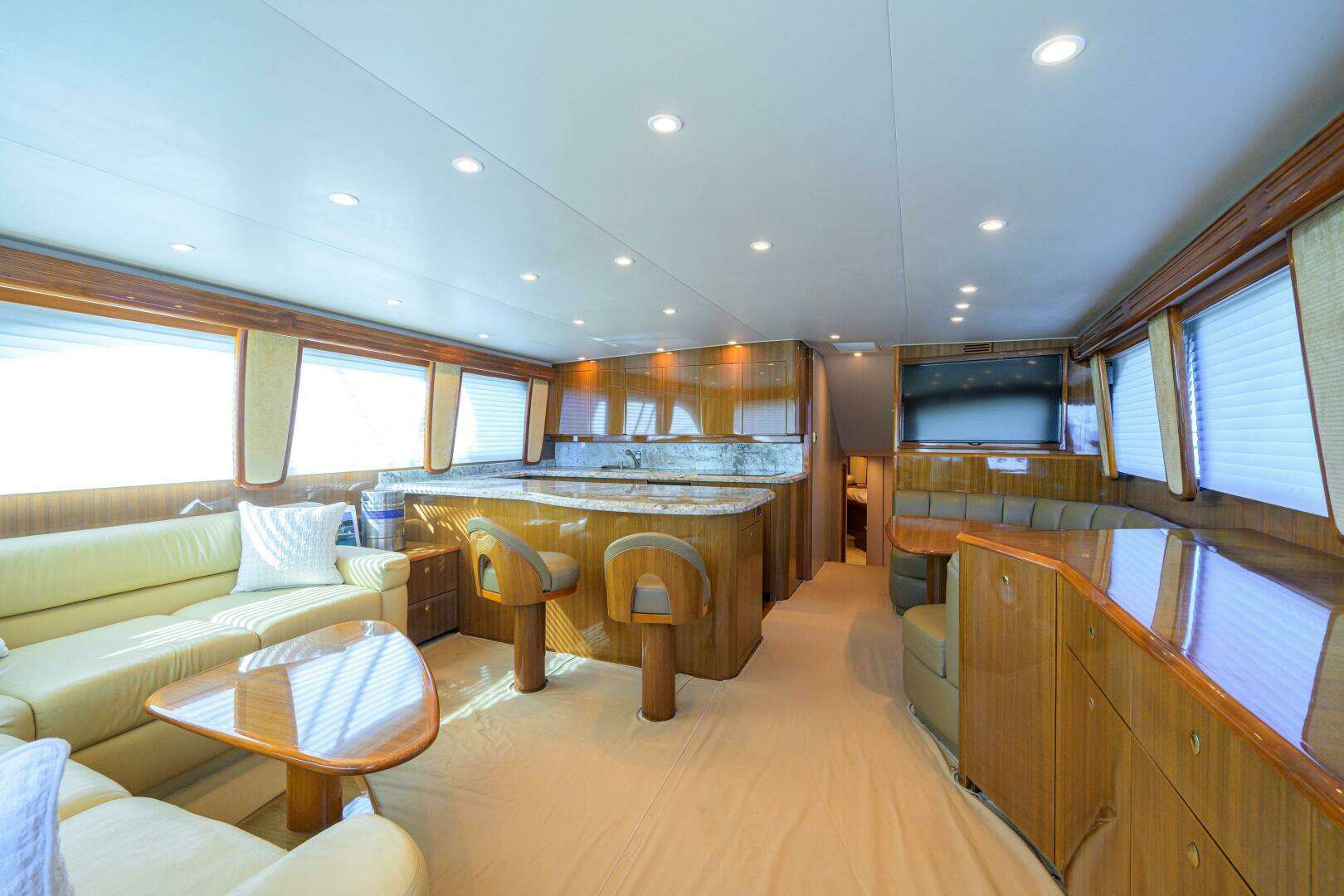 2007 Viking 64 Convertible - Image 12