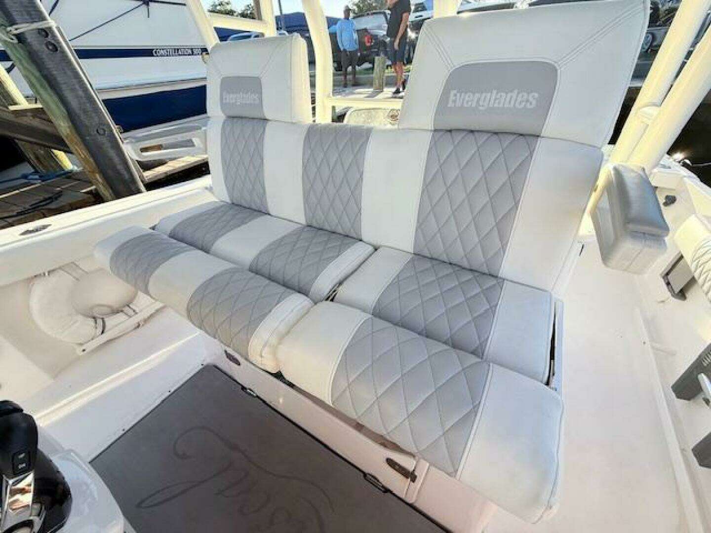 2014 Everglades 355 Center Console - Image 21