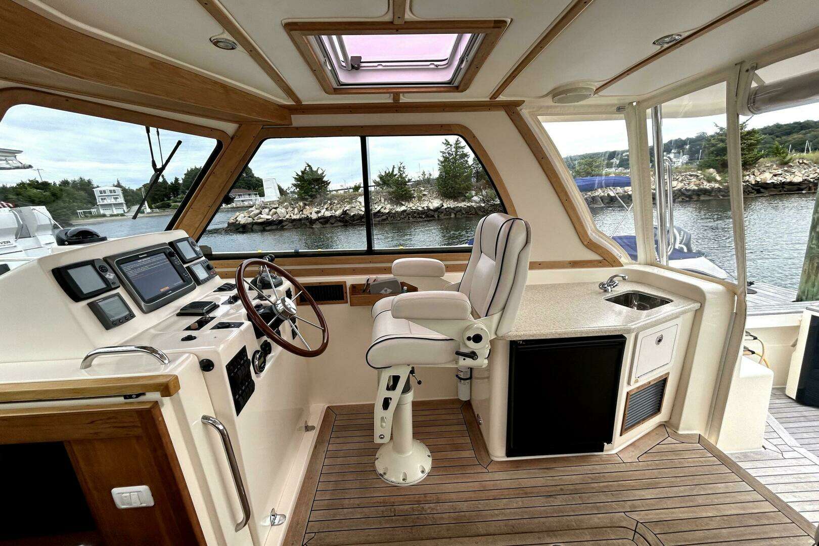 2006 Sabre 38 Hard Top Express - Image 7