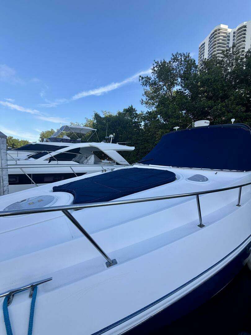 2007 Cruisers Yachts 370 Express - Image 3