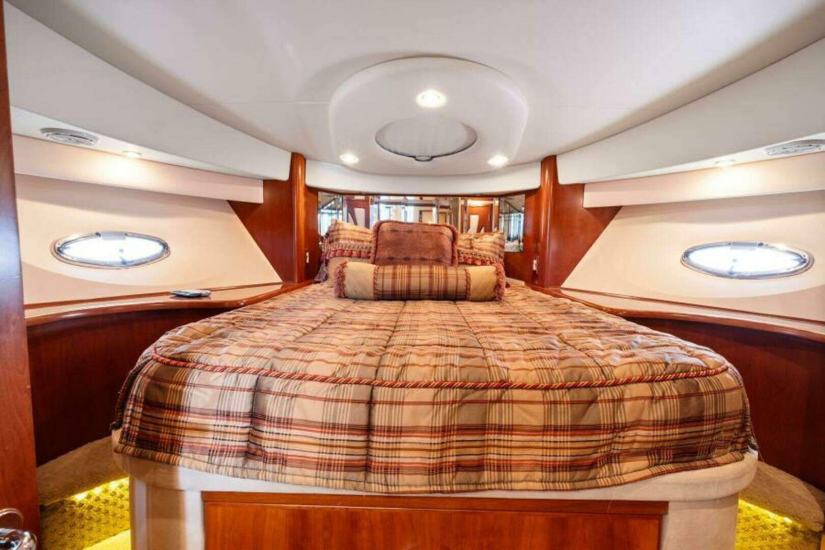 2008 Ovation 52 - Image 16